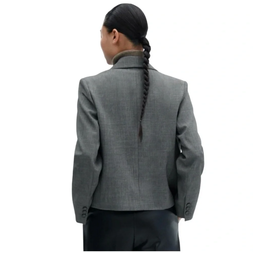 MANGO Gray Double-Breasted
Cropped Blazer, Size S. - Picture 2 of 15